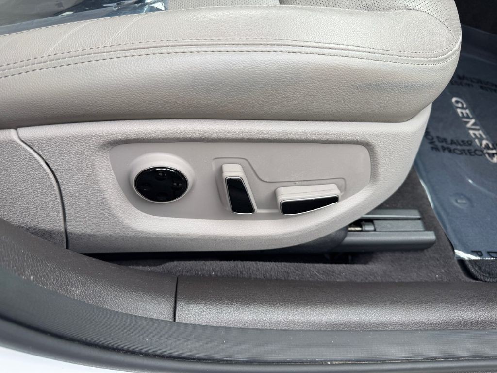 2018 Genesis G80 Image 9