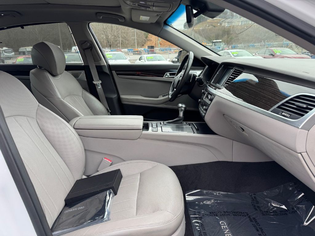 2018 Genesis G80 Image 10
