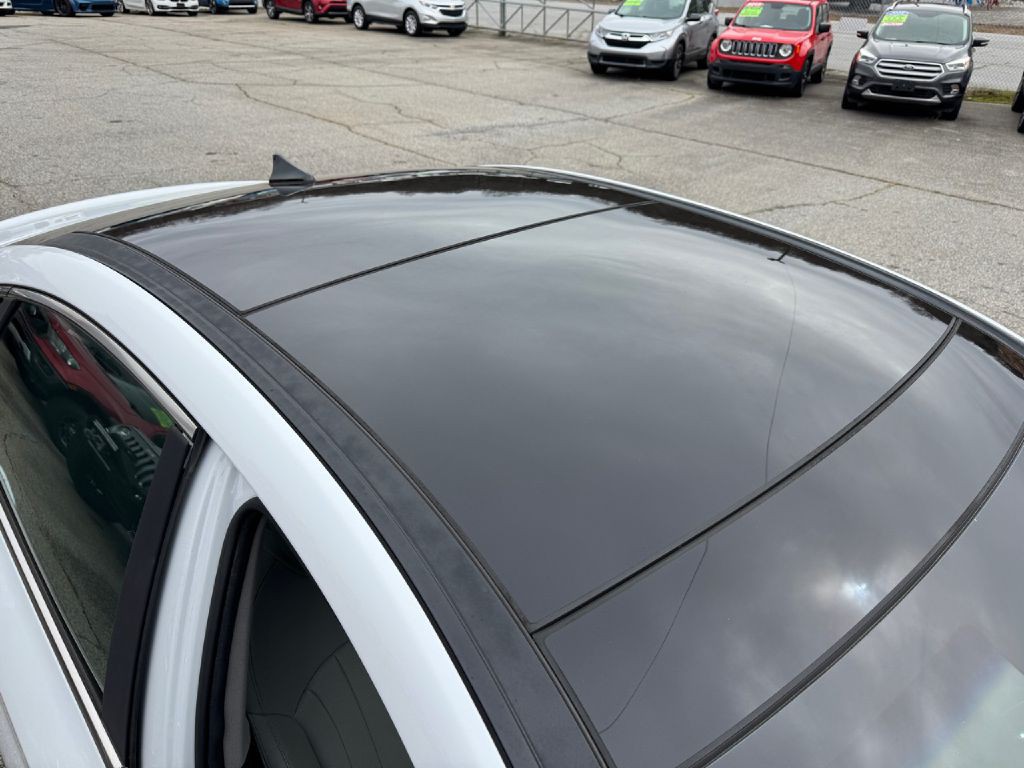 2018 Genesis G80 Image 11