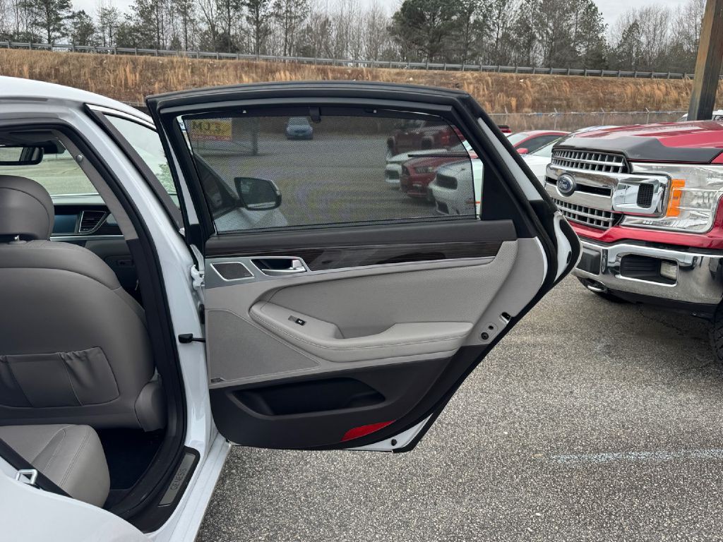 2018 Genesis G80 Image 12