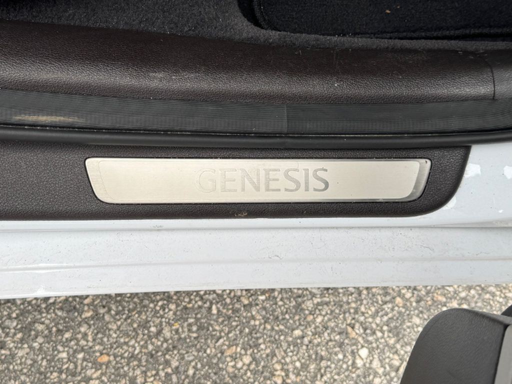 2018 Genesis G80 Image 13