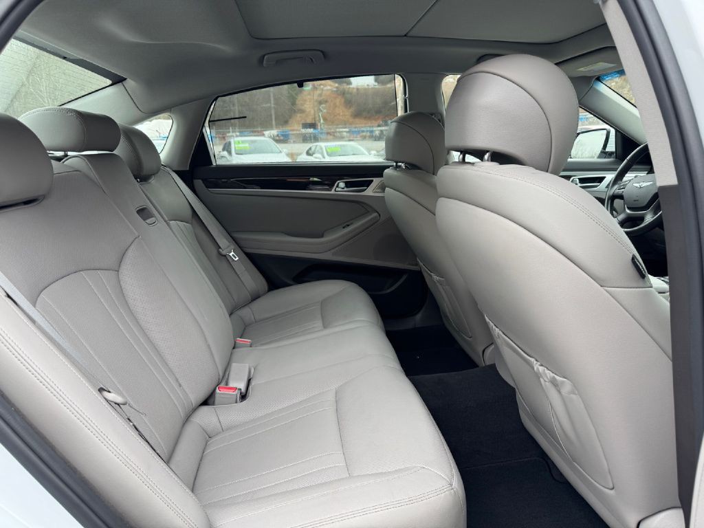 2018 Genesis G80 Image 14