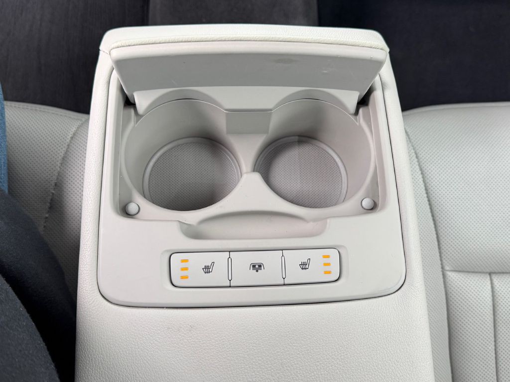 2018 Genesis G80 Image 16