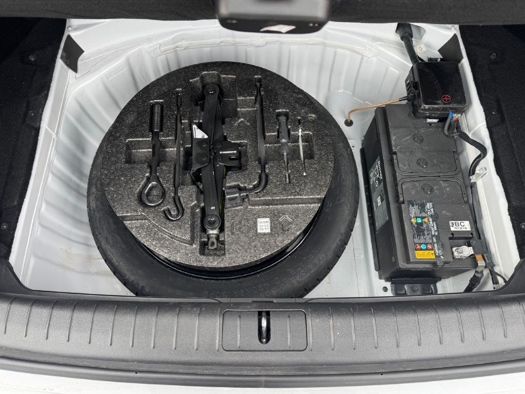 2018 Genesis G80 Image 21