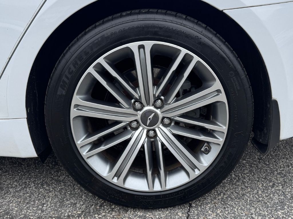 2018 Genesis G80 Image 25