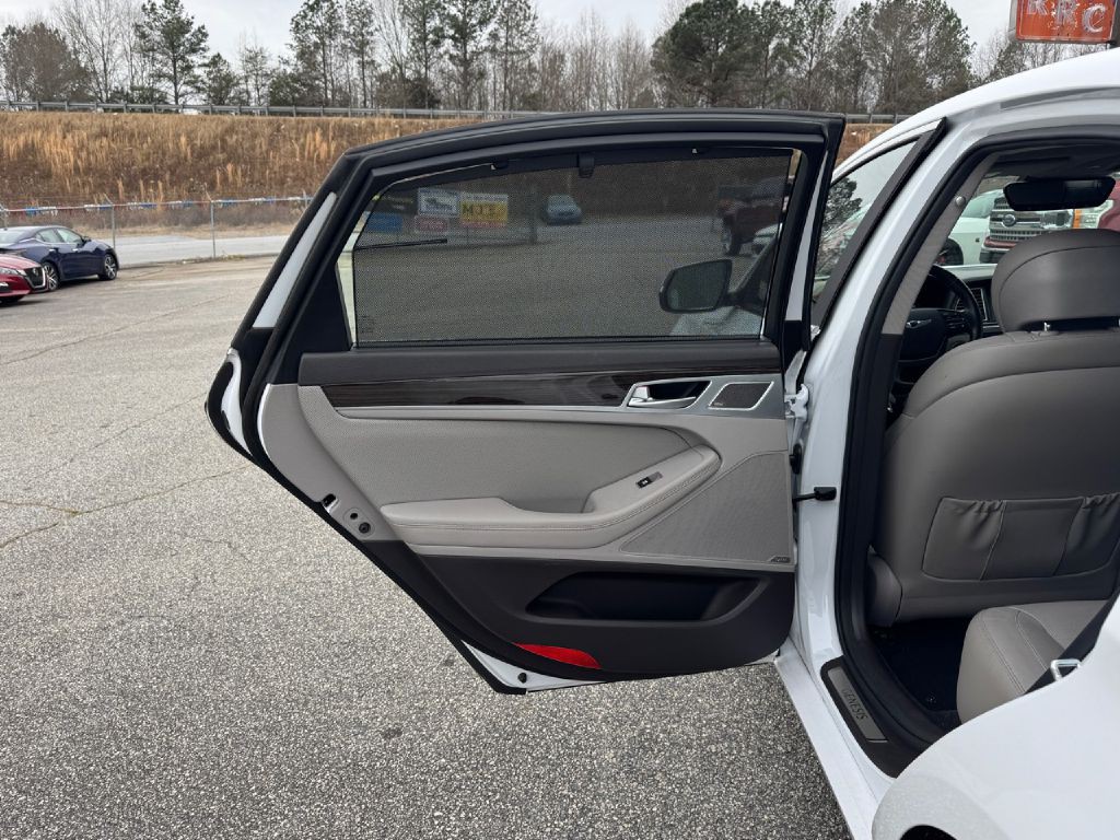 2018 Genesis G80 Image 26