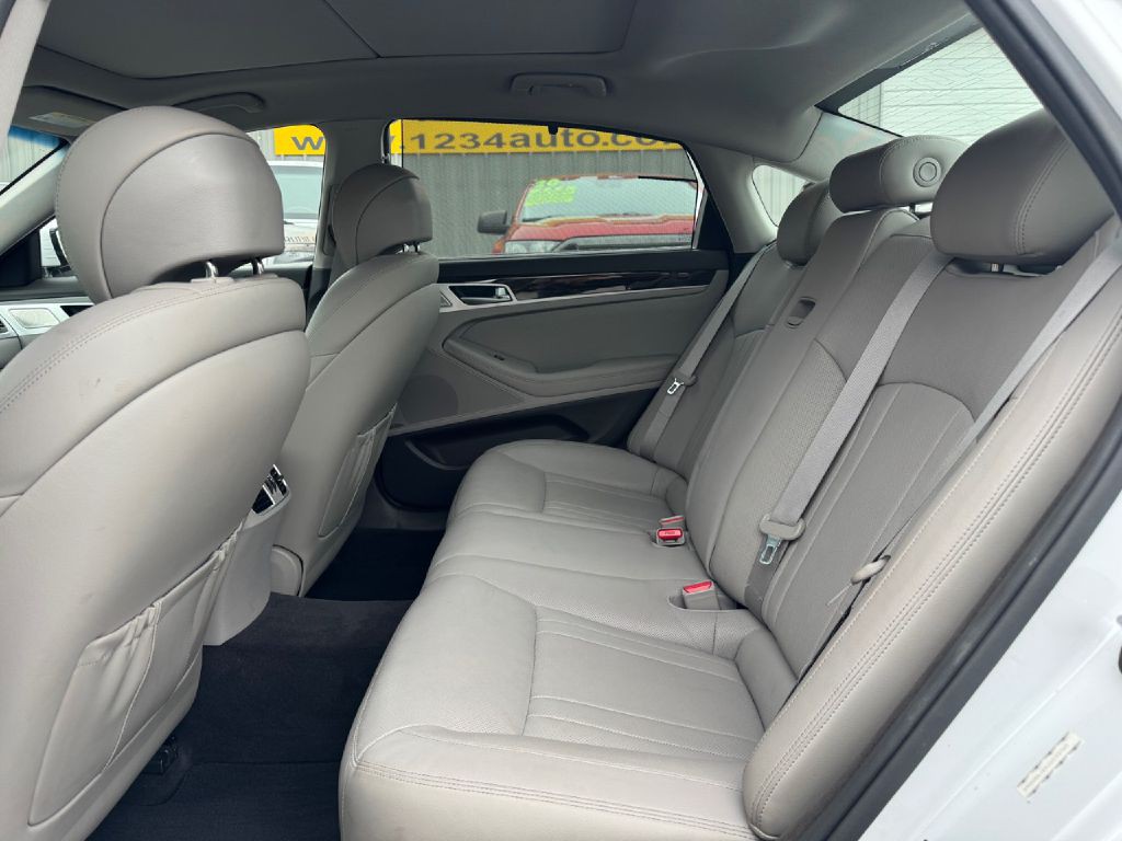 2018 Genesis G80 Image 27