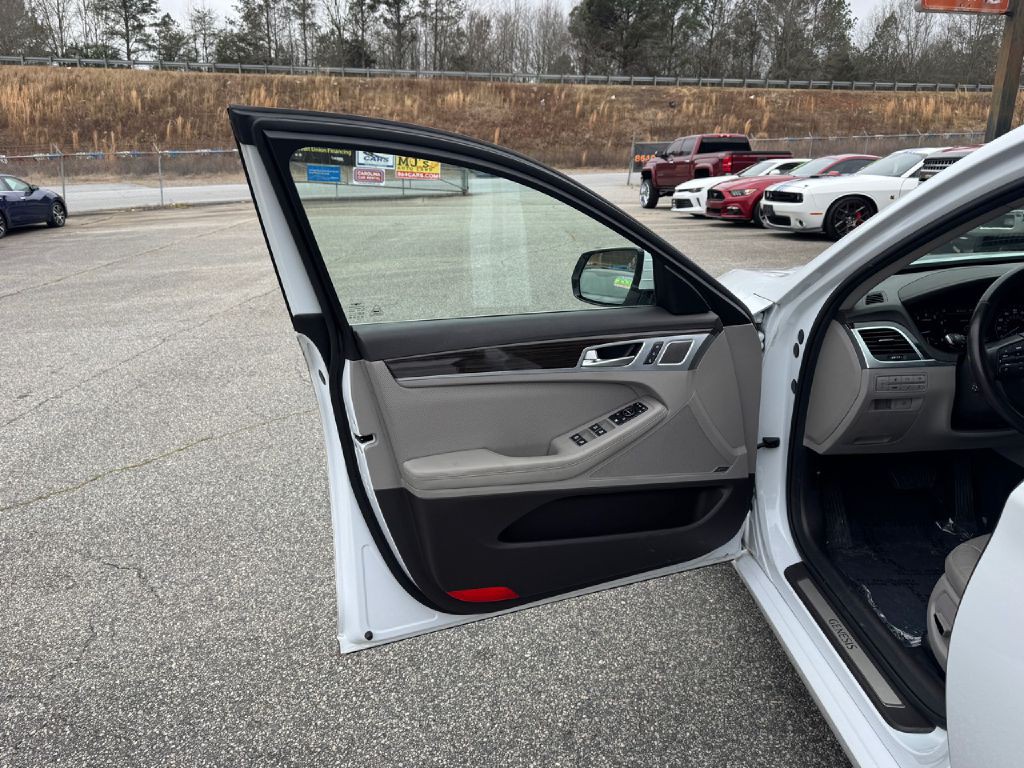 2018 Genesis G80 Image 30