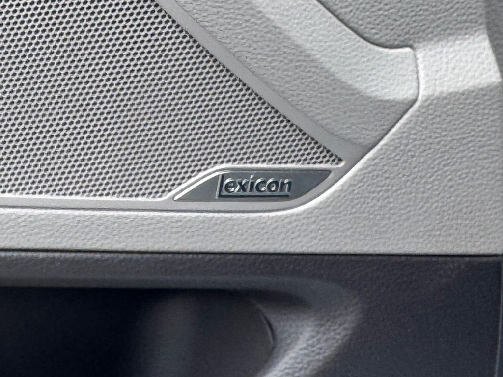 2018 Genesis G80 Image 34