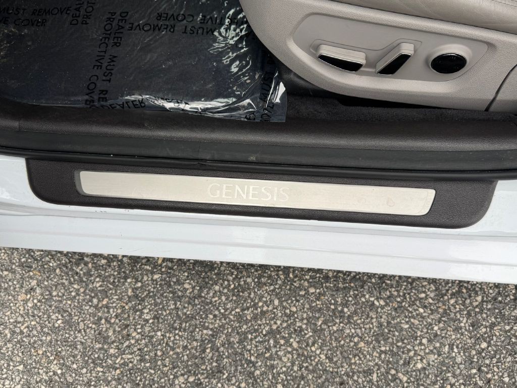 2018 Genesis G80 Image 37