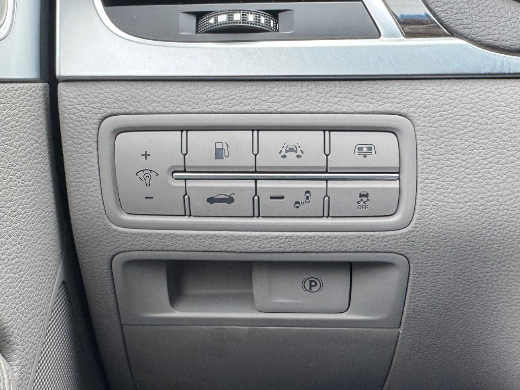 2018 Genesis G80 Image 47