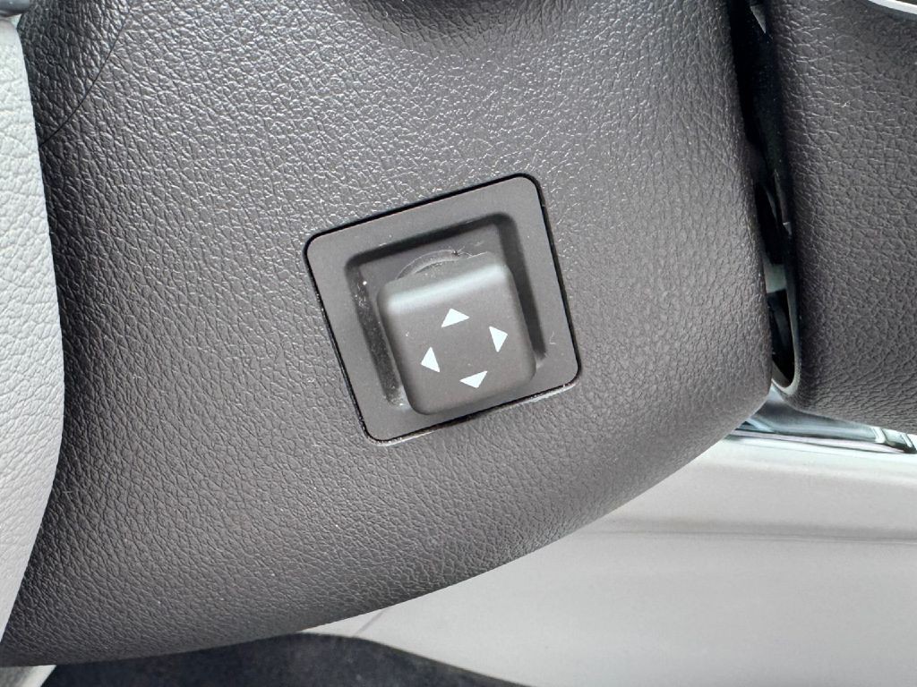 2018 Genesis G80 Image 48