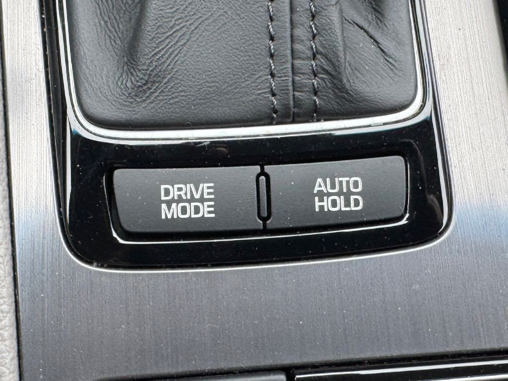 2018 Genesis G80 Image 61