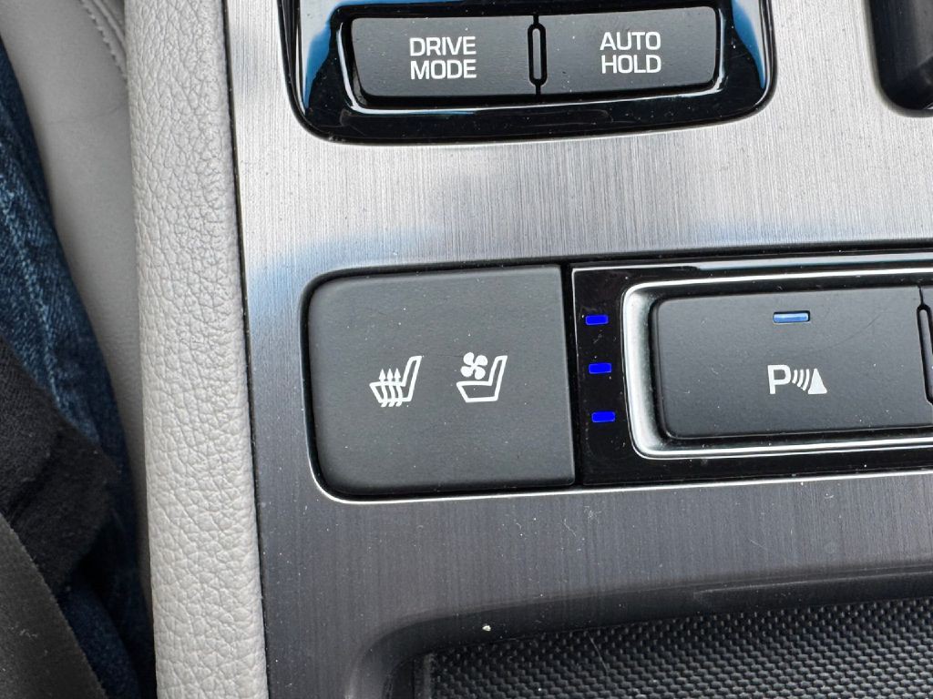 2018 Genesis G80 Image 62