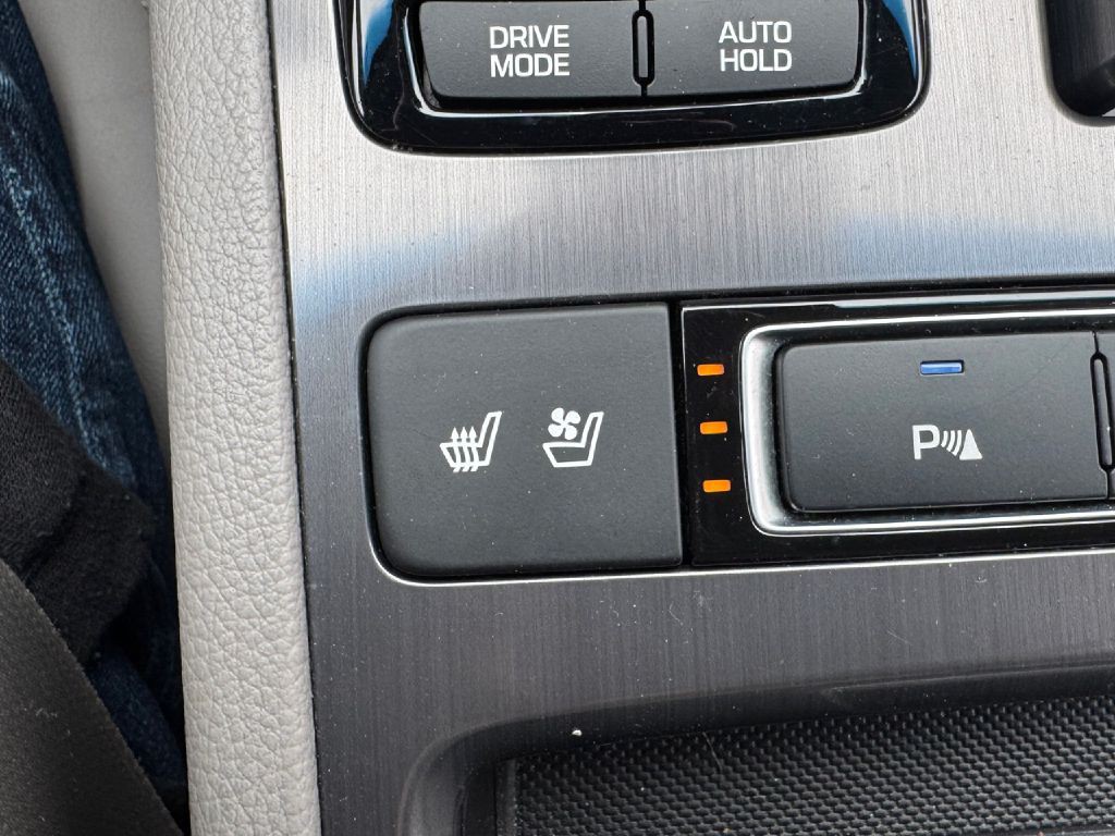 2018 Genesis G80 Image 63