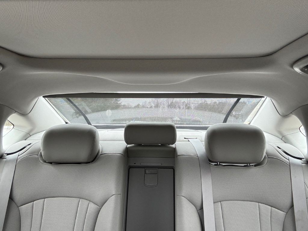 2018 Genesis G80 Image 69
