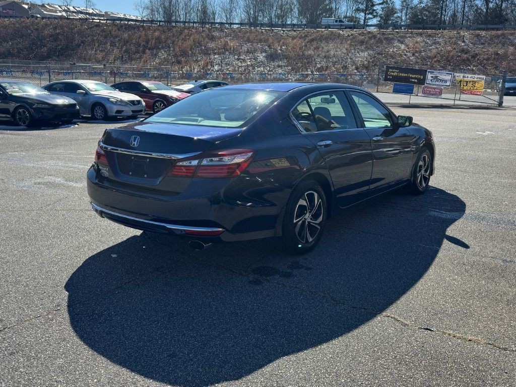 2017 Honda Accord Image 11