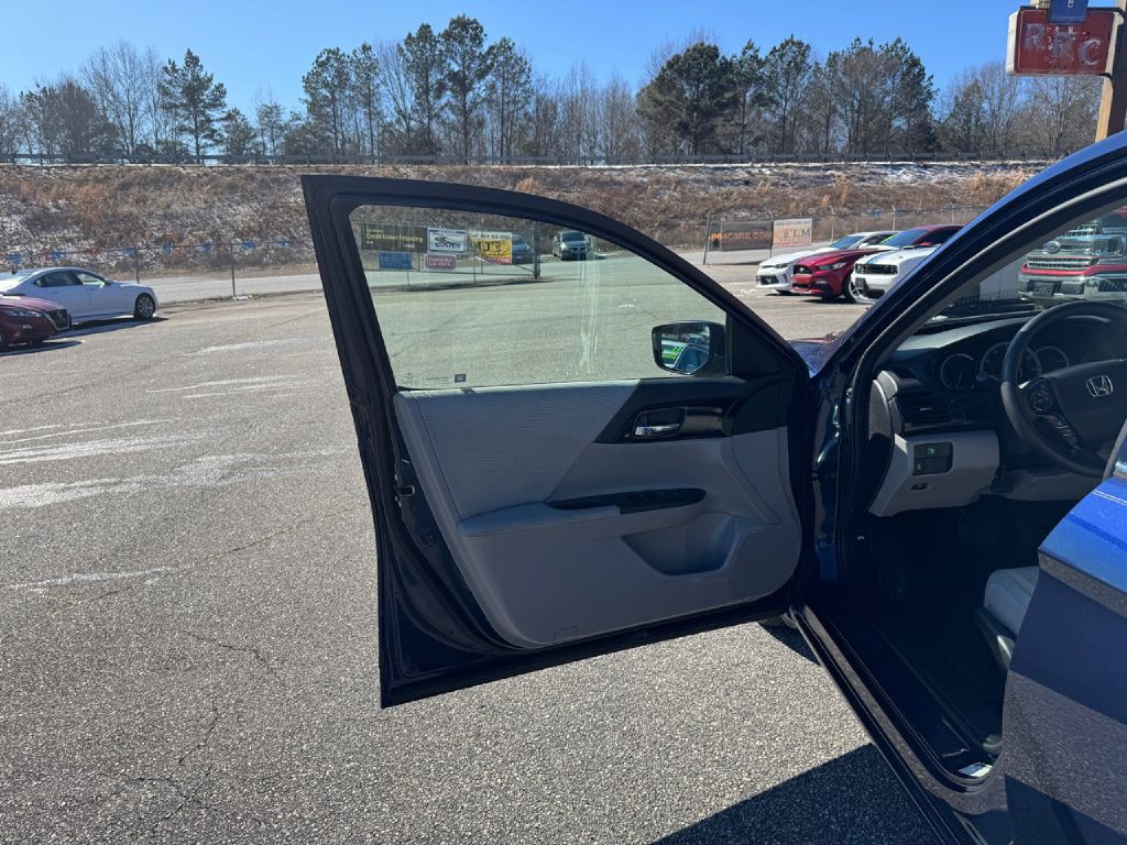 2017 Honda Accord Image 22