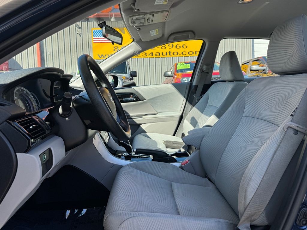 2017 Honda Accord Image 28