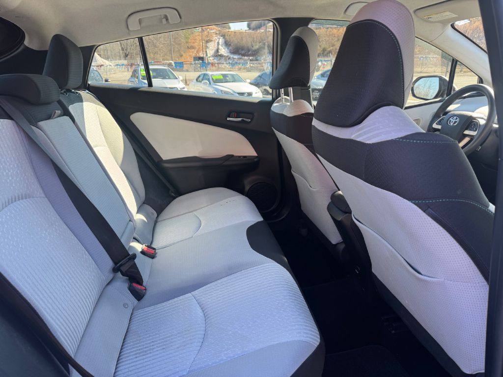 2017 Toyota Prius Image 11