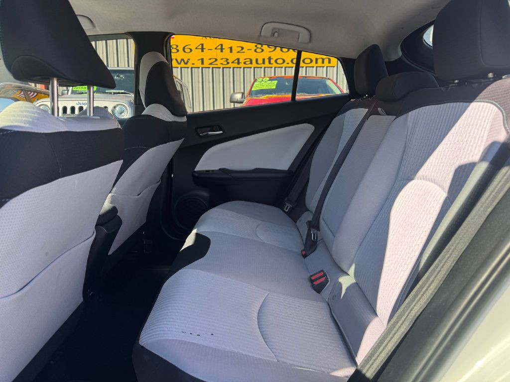 2017 Toyota Prius Image 24