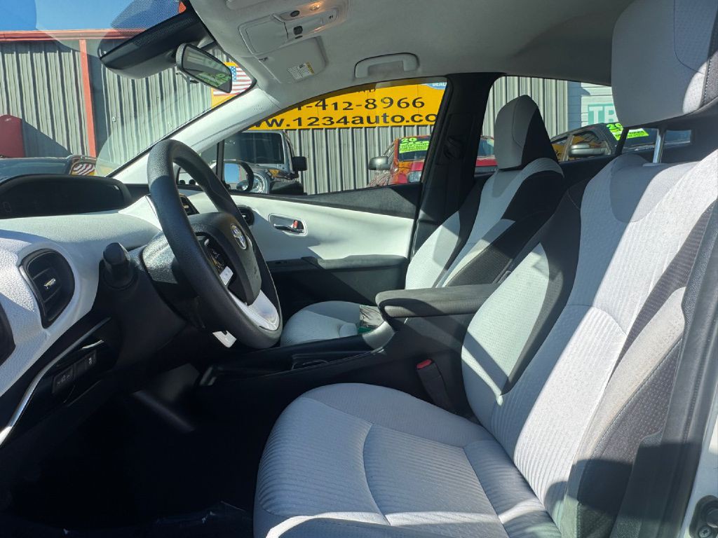 2017 Toyota Prius Image 33