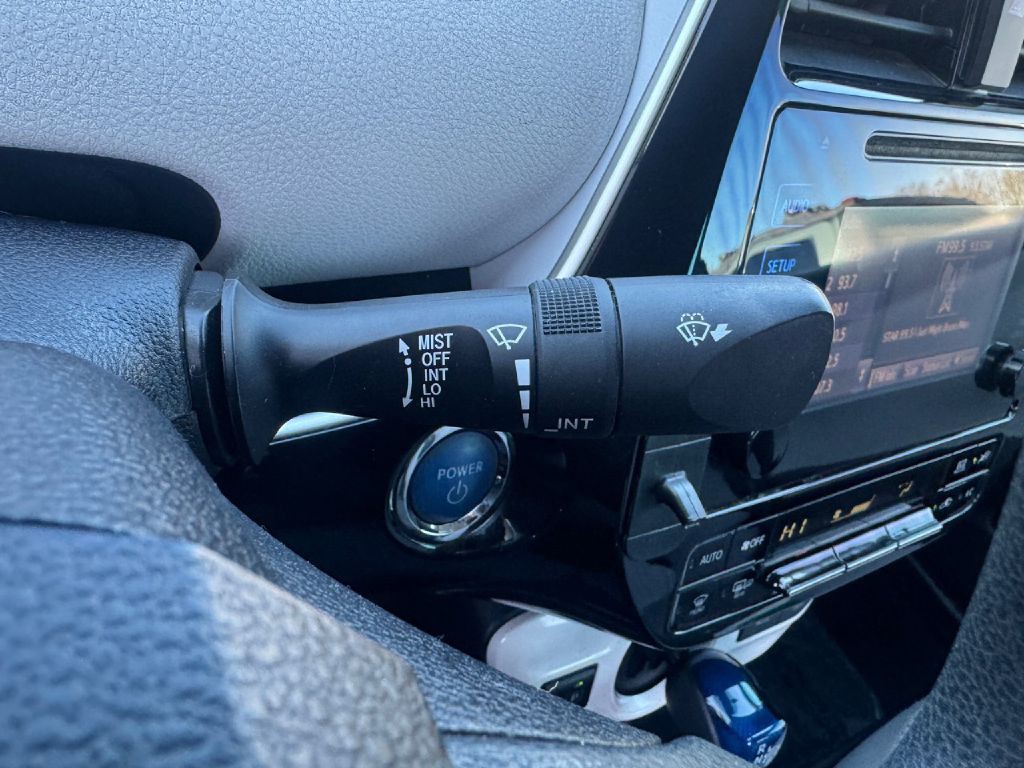 2017 Toyota Prius Image 39