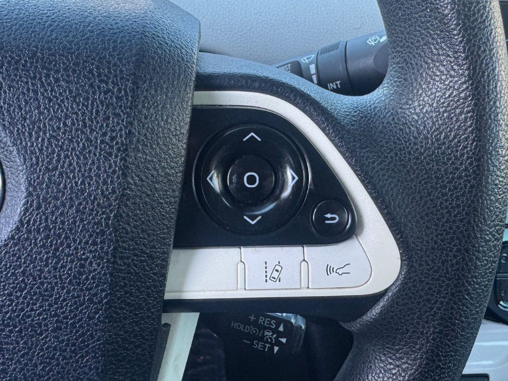 2017 Toyota Prius Image 40