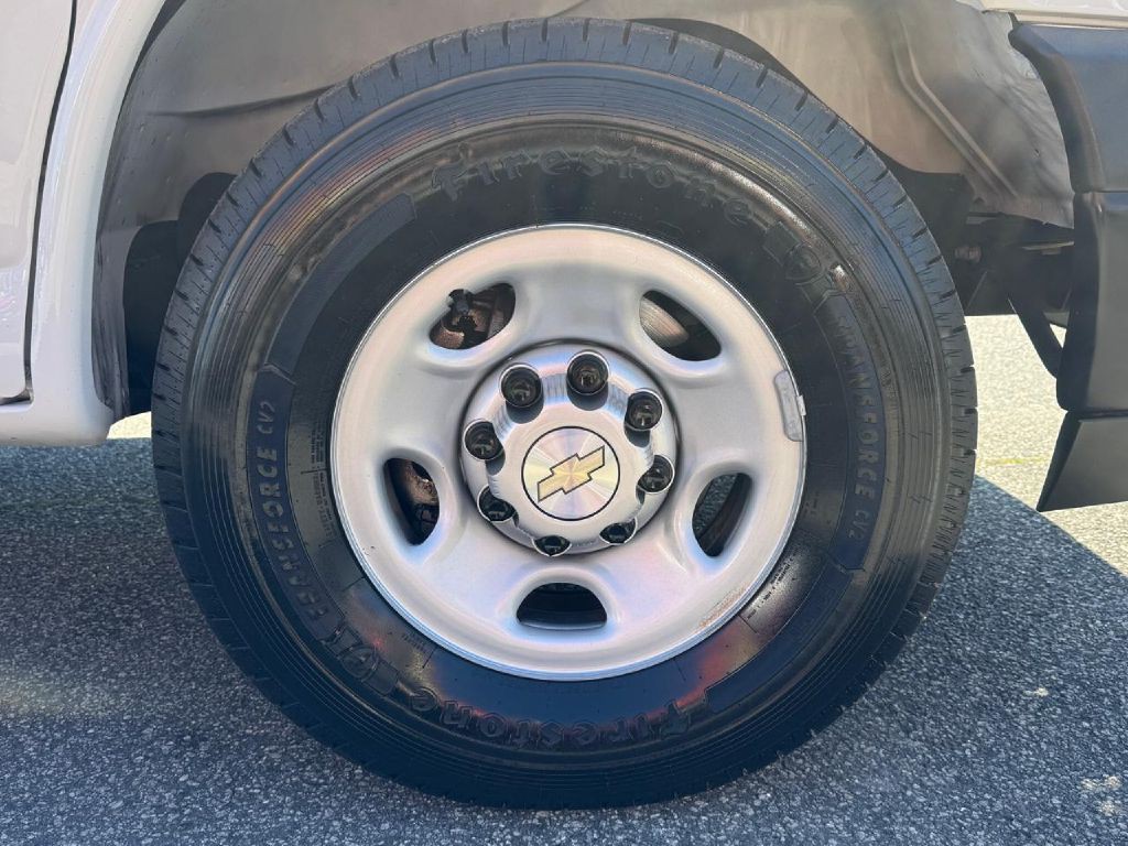 2021 Chevrolet Express Image 6