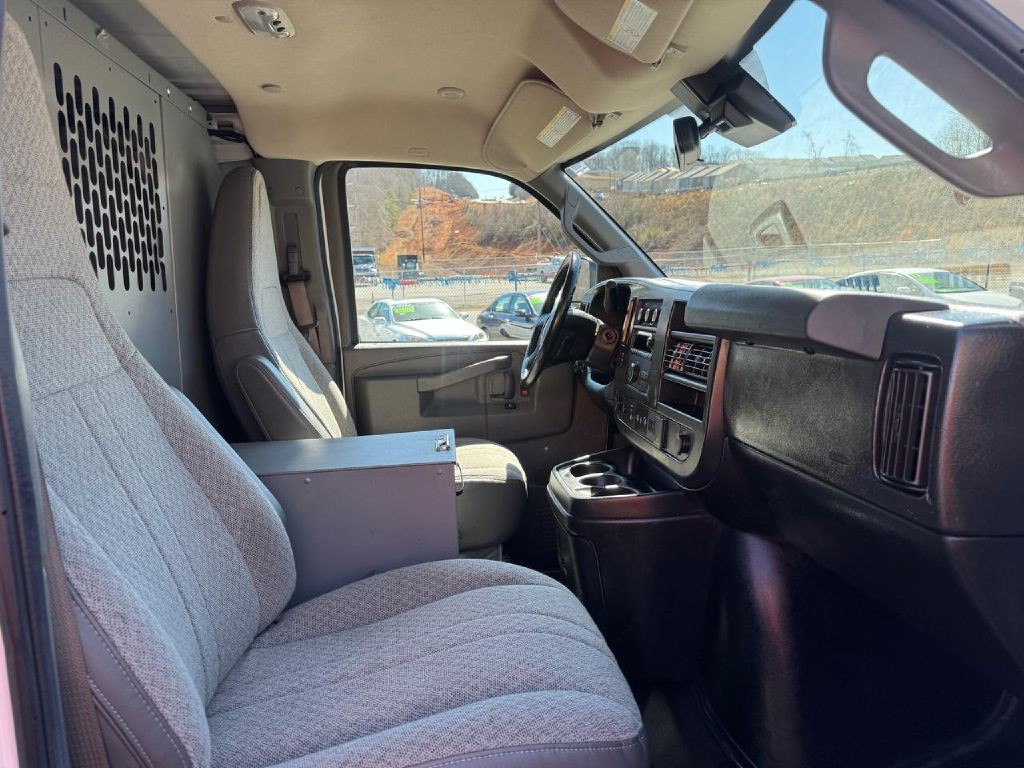 2021 Chevrolet Express Image 9