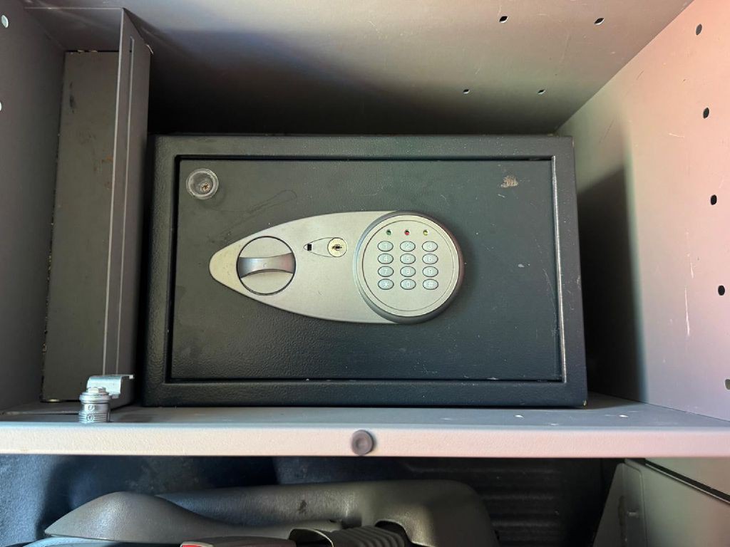 2021 Chevrolet Express Image 12