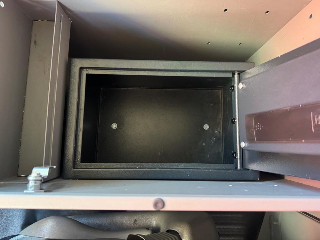 2021 Chevrolet Express Image 13