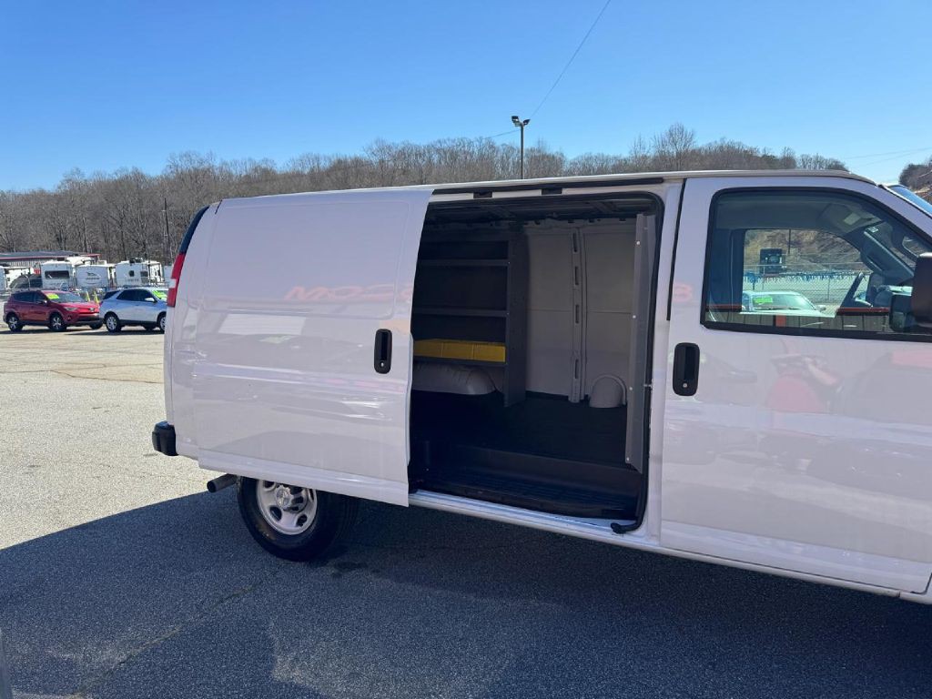 2021 Chevrolet Express Image 14