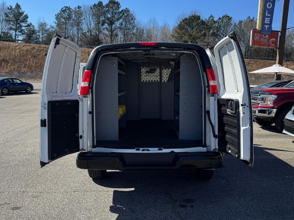 2021 Chevrolet Express Image 20