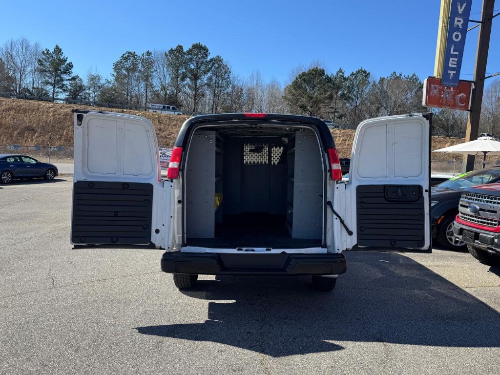 2021 Chevrolet Express Image 21