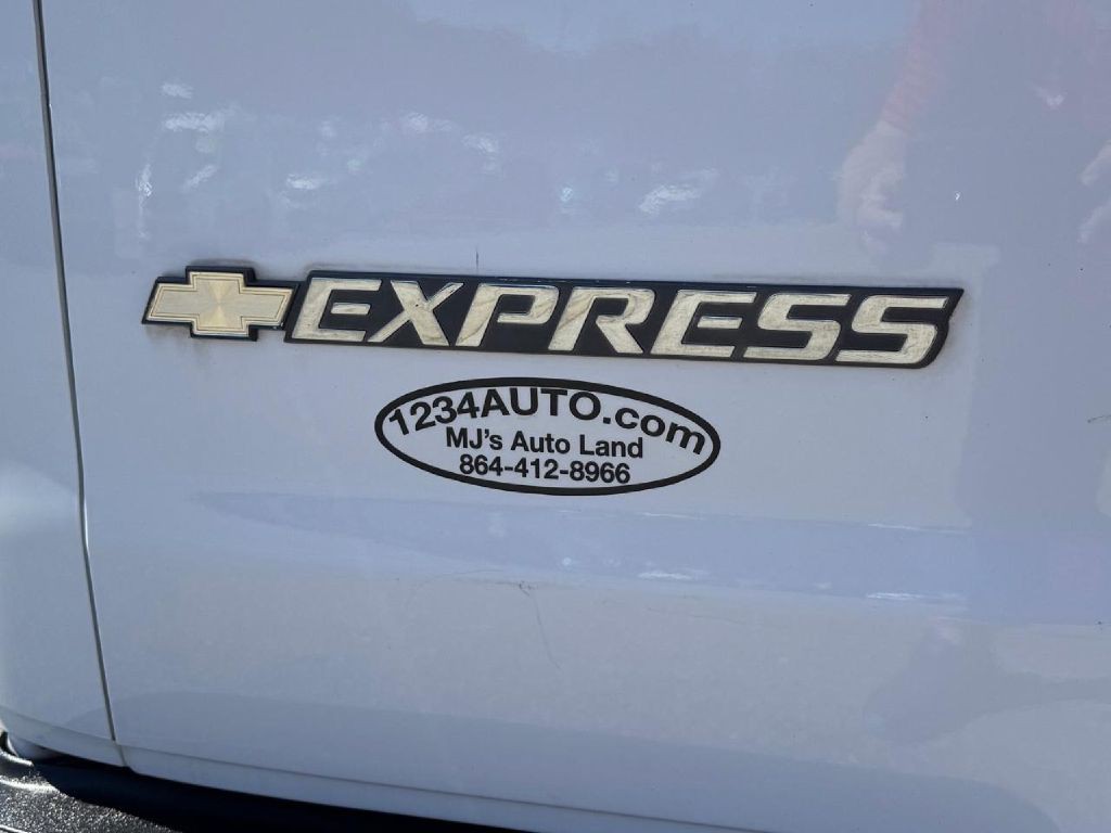 2021 Chevrolet Express Image 25
