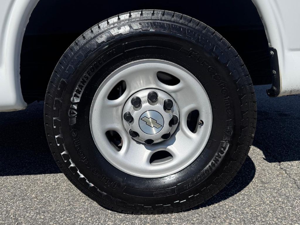 2021 Chevrolet Express Image 27