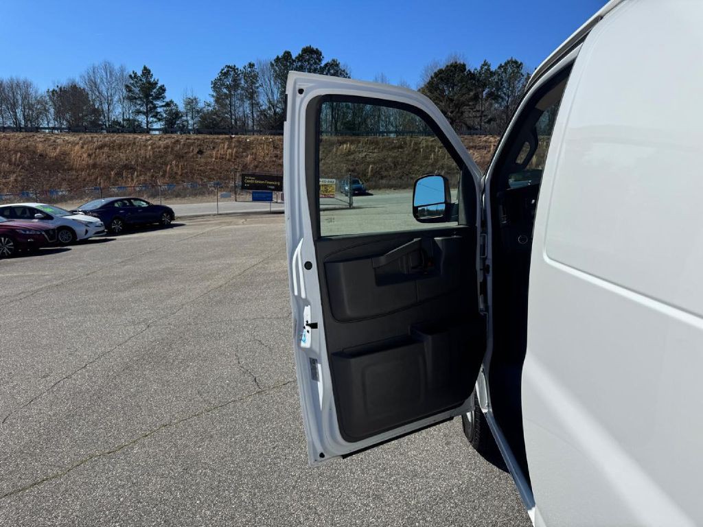 2021 Chevrolet Express Image 28