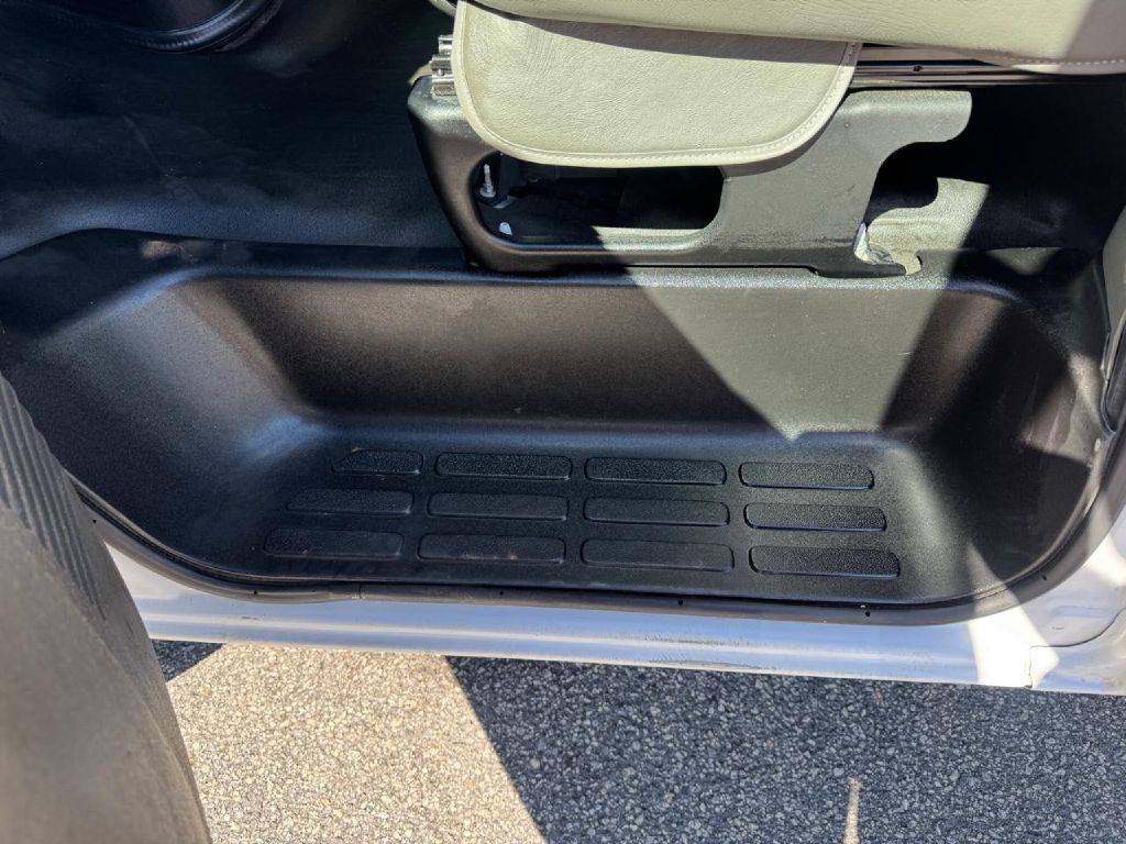 2021 Chevrolet Express Image 29