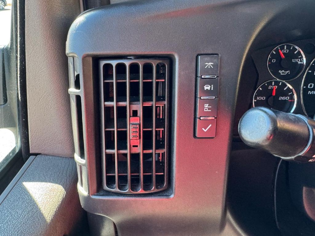 2021 Chevrolet Express Image 39