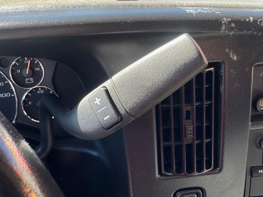 2021 Chevrolet Express Image 43