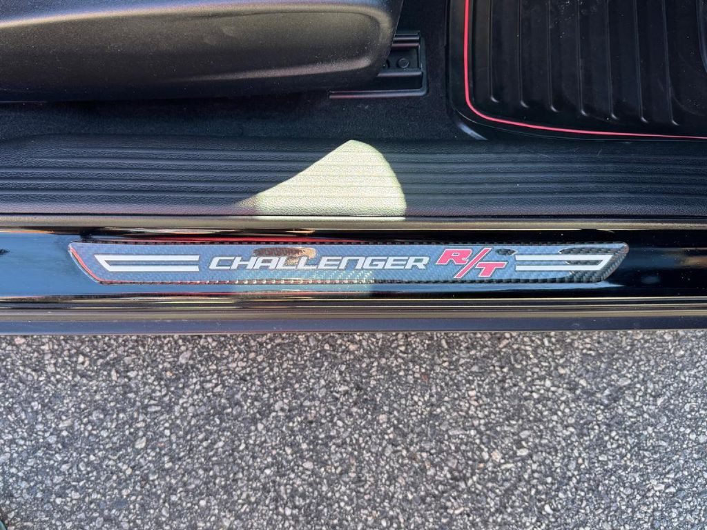 2019 Dodge Challenger Image 12