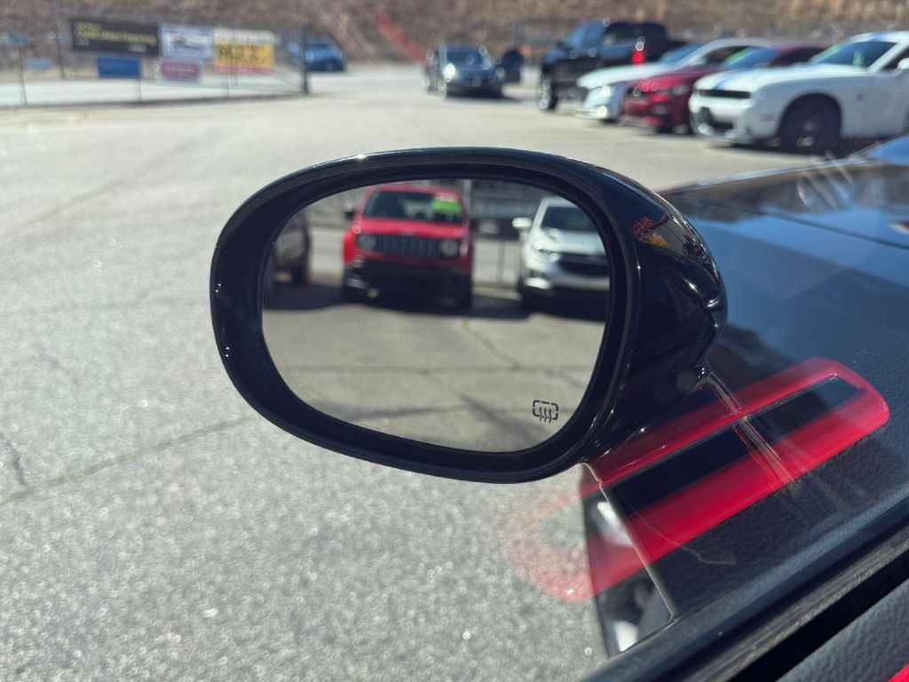 2019 Dodge Challenger Image 31