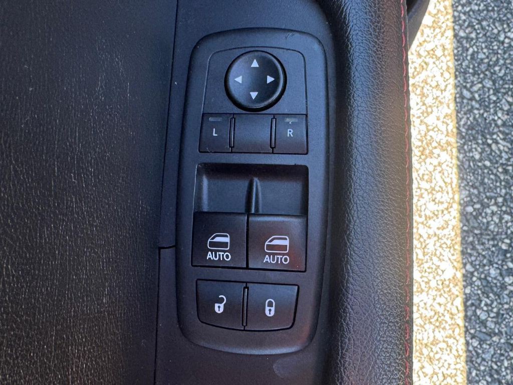 2019 Dodge Challenger Image 32