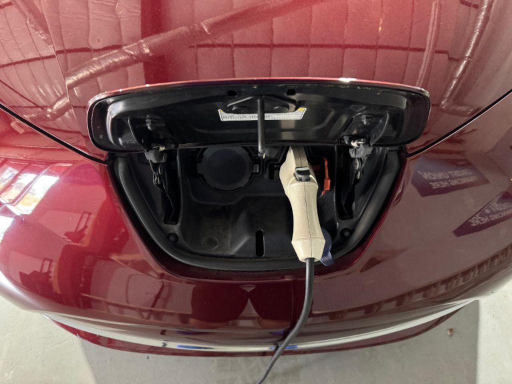 2017 Nissan Leaf Image 5