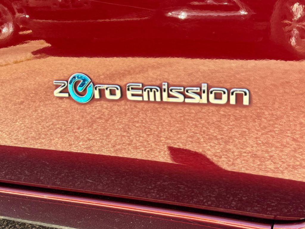 2017 Nissan Leaf Image 8