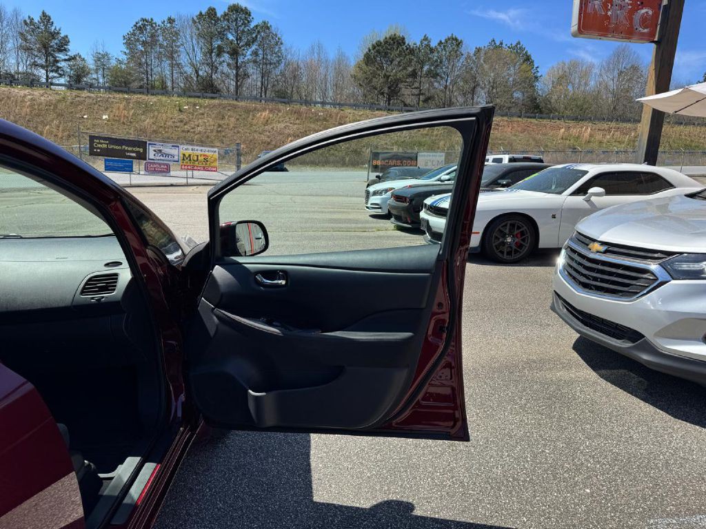 2017 Nissan Leaf Image 9