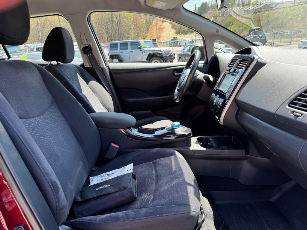 2017 Nissan Leaf Image 10