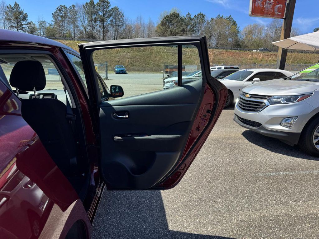 2017 Nissan Leaf Image 12