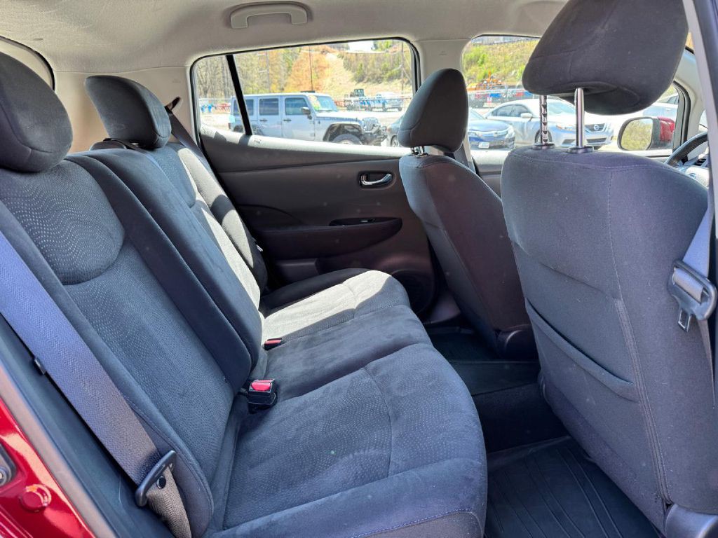 2017 Nissan Leaf Image 13